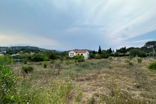 MOUGINS maison 4 pièces de 110 m2  en étage partiel sur un terrain de 710 m2 