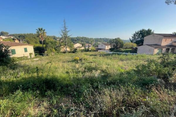 A Grasse belle bastide moderne de 102 m2 sur un terrain plat de 500 m2