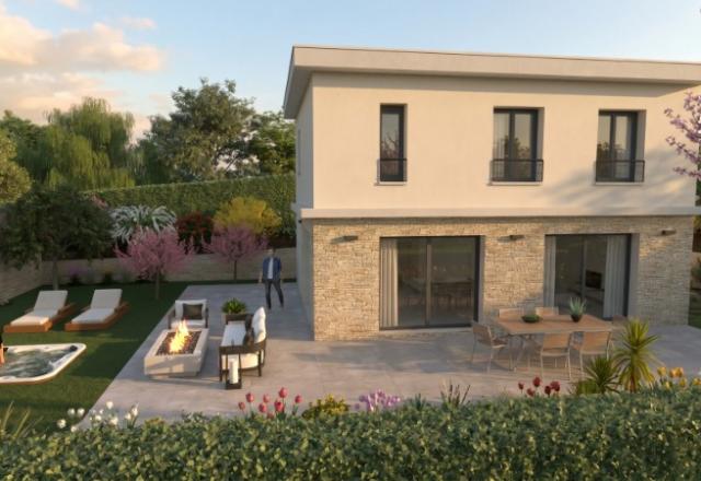 SAINT LAURENT DU VAR MAISON DE 102 M2 AVEC ETAGE SUR UN TERRAIN DE 440 M2
