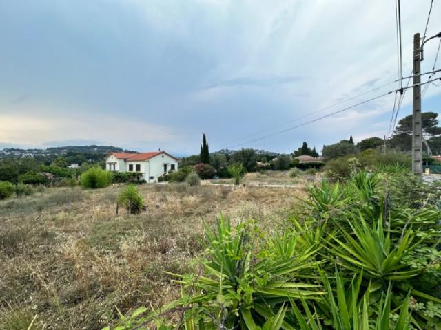 MOUGINS MAISON DE 110 M2 EN ETAGE PARTIEL SUR UN TERRAIN DE 710 M2