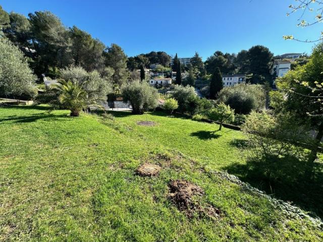 LE CANNET MAISON DE 90 M2 AVEC ETAGE SUR UN TERRAIN DE 971 M2