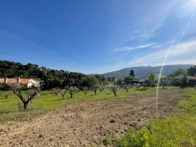 LA ROQUETTE SUR SIAGNE MAISON CONTEMPORAINE DE 155 M2 SUR UN TERRAIN DE 1200M2