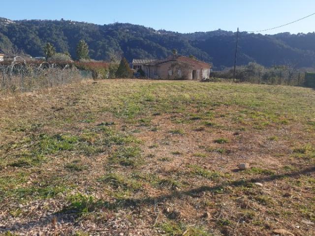 CARROS MAISON AVEC ETAGE DE 115 M2 SUR UN TERRAIN PLAT DE 652 M2