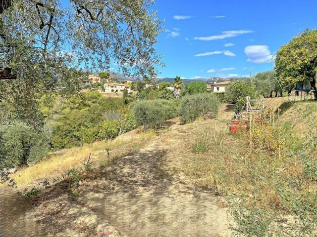 SAINT PAUL DE VENCE MAISON A ETAGE DE 125 M2 SUR UN TERRAIN DE 2632 M2