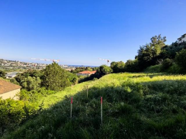 SAINT LAURENT DU VAR MAISON DE 102 M2 AVEC ETAGE SUR UN TERRAIN DE 440 M2