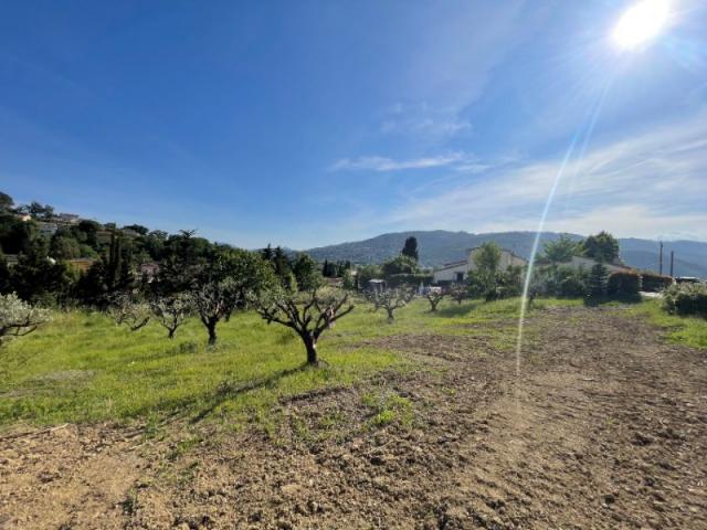 LA ROQUETTE SUR SIAGNE MAISON CONTEMPORAINE DE 155 M2 SUR UN TERRAIN DE 1200M2
