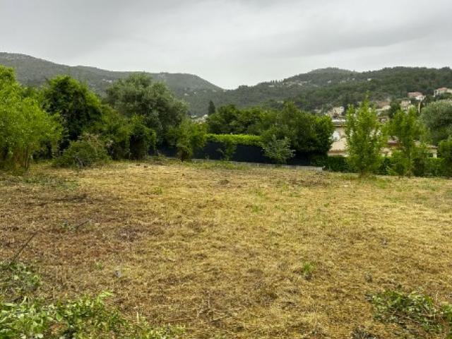 TOURETTE LEVENS MAISON A ETAGE DE  5 PIECES DE 100 M2 SUR UN TERRAIN DE 1088 M2
