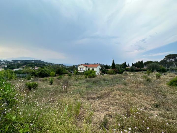 Mougins (06250) | 730 m² |655 000 € | Maison de 90 à 140 m² et terrain à vendre